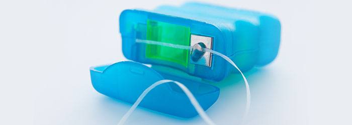 Cómo usar el hilo dental correctamente paso a paso